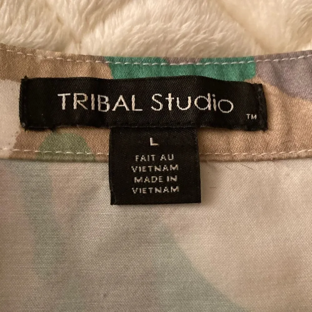Tribal Studios cropped ligtweight jean jacket. SZ-L
